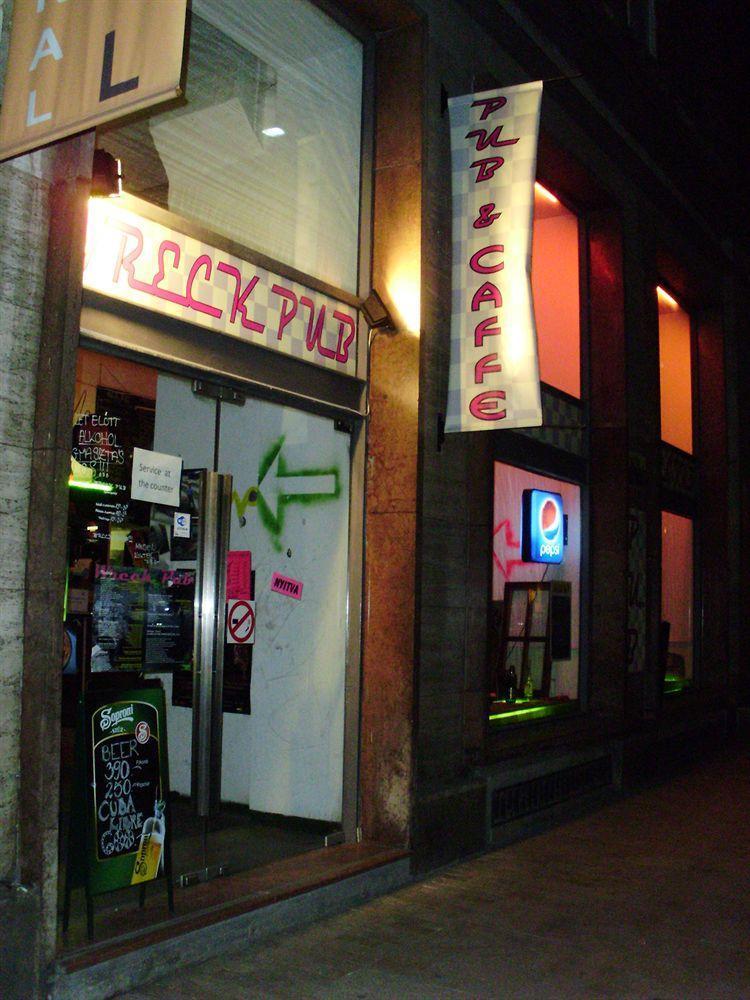 All-Central Hostel Budapeste Exterior foto